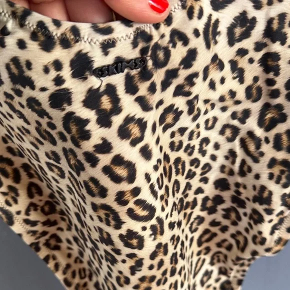 SKIMS Signature Swim Scoop Neck One Piece - Picture 6 of 10